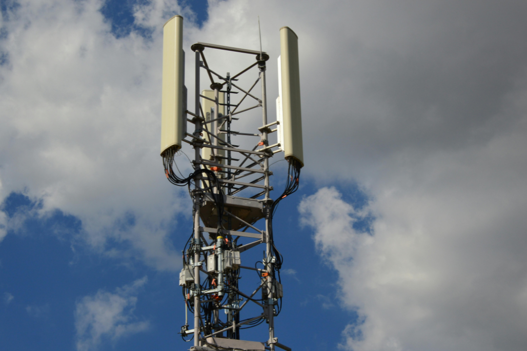 5G vs. Traditional Broadband: What’s Best for Your Home in 2025?